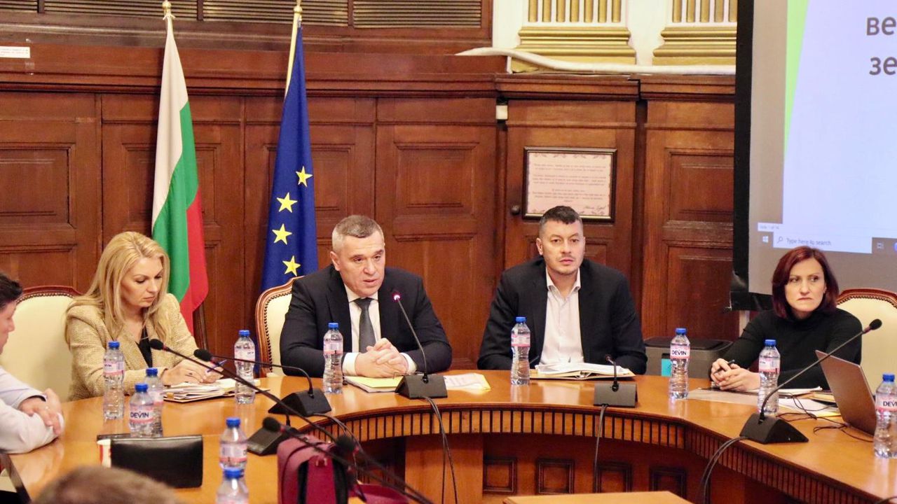 Министър Тахов представи проекта на Закона за веригата на доставки на земеделски продукти и храни